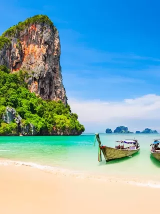 Photo of a Thai beach.